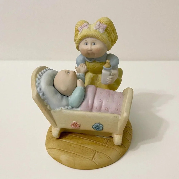 1984 Cabbage Patch Kids Porcelain Figurine Girl Feeding Baby in Cradle - Picture 16 of 16
